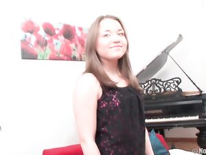 Cute Teen Proves She Knows How To Suck A Dick